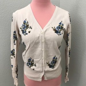 Cream cardigan with blue floral print detail